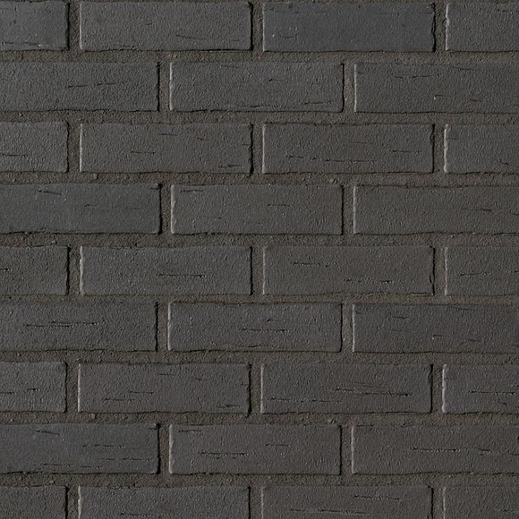 Dunkle Backsteinmauer mit gleichmäßigen Fugen.