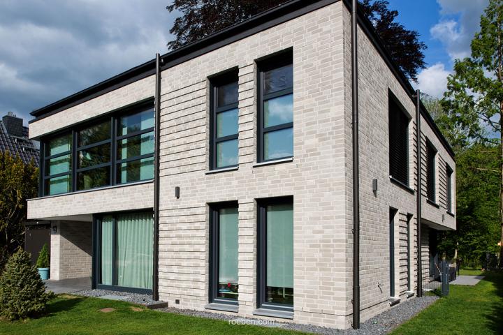AARHUS weißgrau: Einfamilienhaus mit Reliefmauerwerk