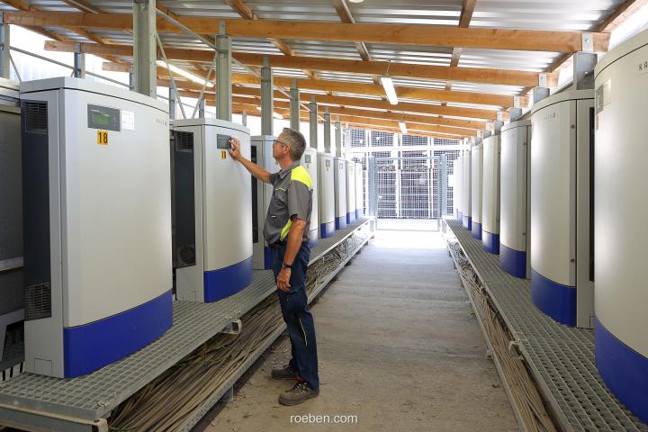 Wechselrichterstation der Photovoltaikanlage im Röben Werk Bannbercheid