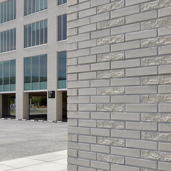 Die Keramik-Klinker OSLO und ESBJERG DF im Verhältnis 2:1 geben der Fassade eine lebendige Textur | Foto: André Nullens